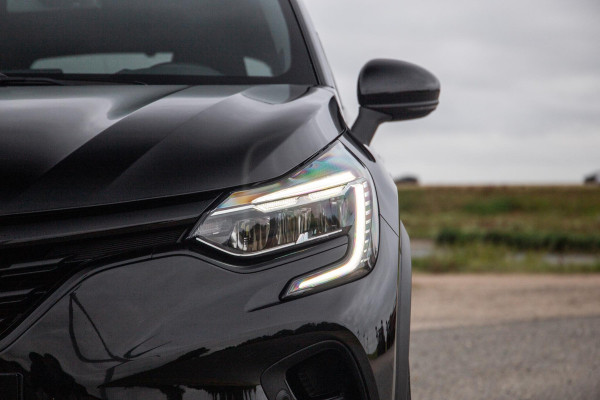 Renault Captur 1.6 E-Tech plug-in hybrid 160 iconic BLACK LINE / CRUISE CONTROLE / NAVI / CARPLAY