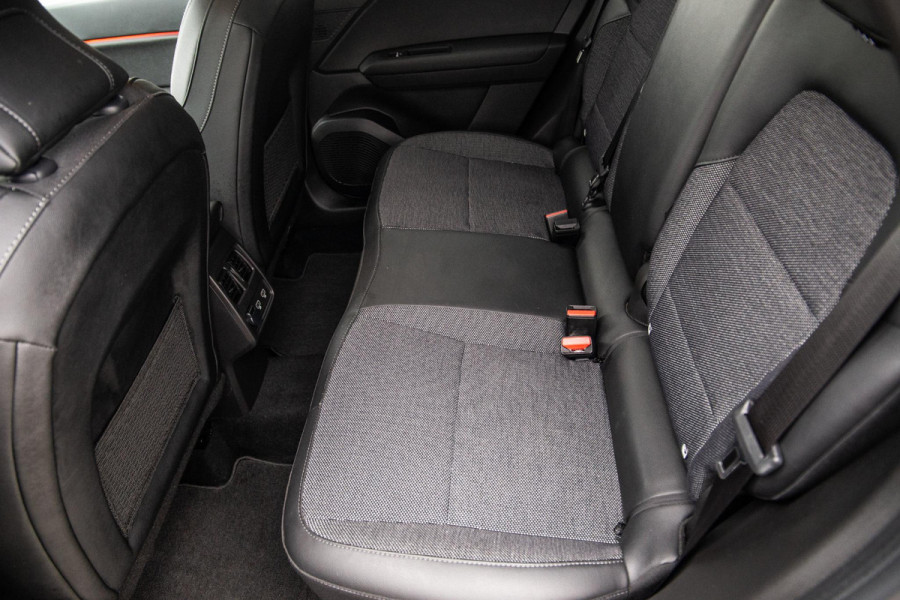 Renault Captur 1.6 E-Tech plug-in hybrid 160 iconic BLACK LINE / CRUISE CONTROLE / NAVI / CARPLAY