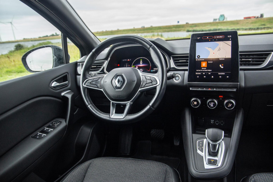 Renault Captur 1.6 E-Tech plug-in hybrid 160 iconic BLACK LINE / CRUISE CONTROLE / NAVI / CARPLAY