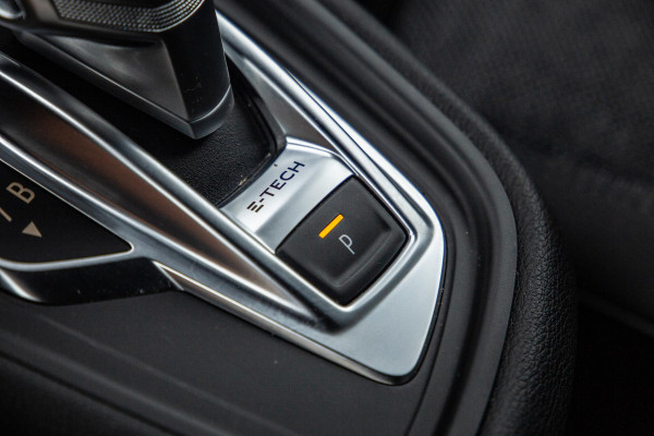 Renault Captur 1.6 E-Tech plug-in hybrid 160 iconic BLACK LINE / CRUISE CONTROLE / NAVI / CARPLAY