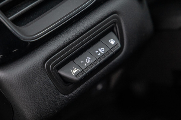Renault Captur 1.6 E-Tech plug-in hybrid 160 iconic BLACK LINE / CRUISE CONTROLE / NAVI / CARPLAY