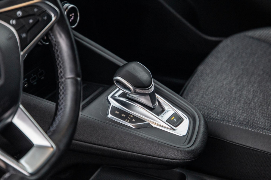 Renault Captur 1.6 E-Tech plug-in hybrid 160 iconic BLACK LINE / CRUISE CONTROLE / NAVI / CARPLAY