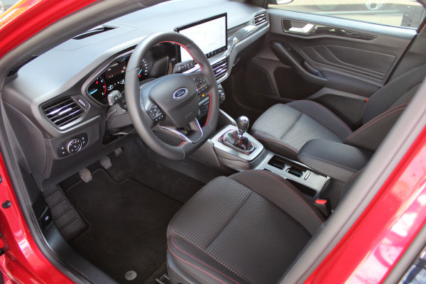 Ford FOCUS Wagon 1.0 EcoBoost Hybrid ST Line | Head-Up | Adaptieve cruise | Trekhaak | Winterpack