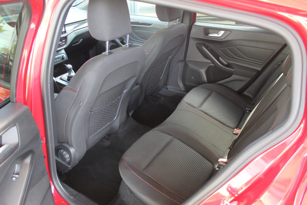 Ford FOCUS Wagon 1.0 EcoBoost Hybrid ST Line | Head-Up | Adaptieve cruise | Trekhaak | Winterpack