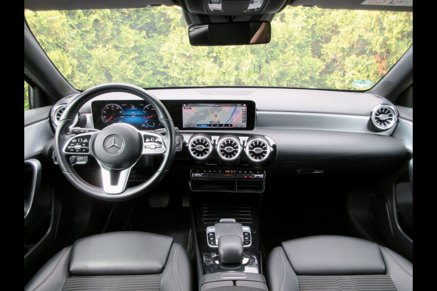 Mercedes-Benz A-Klasse 220 Launch Ed. Automaat * LED * Virt. Cockpit * Camera *