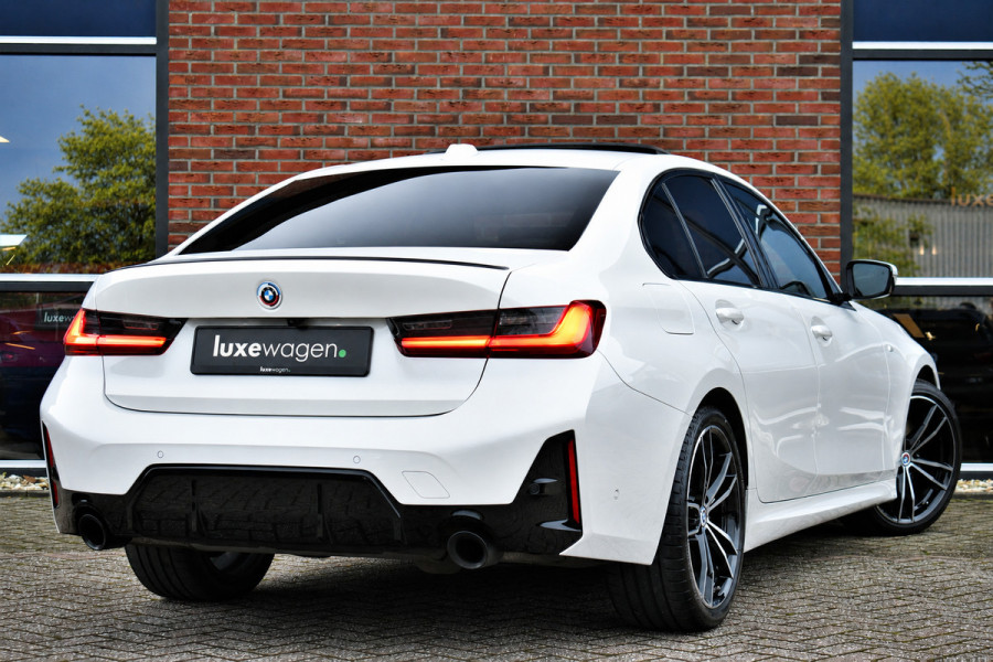 BMW 3 Serie 330D M-Sport Pro Pano H/K HUD El-zetels Parelmoer-wit!