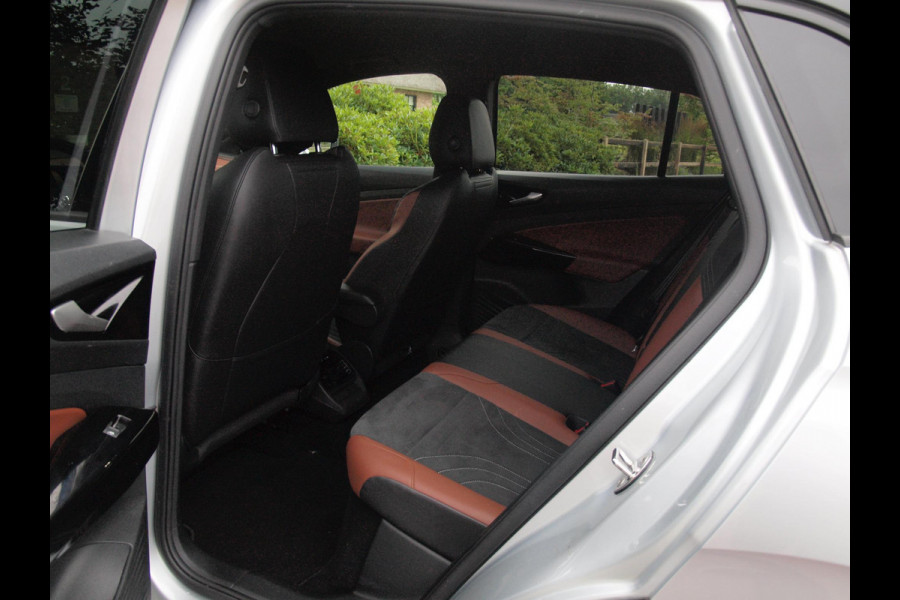 Volkswagen ID.4 Business 77 kWh | Camera | Trekhaak | IQ. LIGHT | Sfeerverlichting | Apple Carplay | NL-Auto |