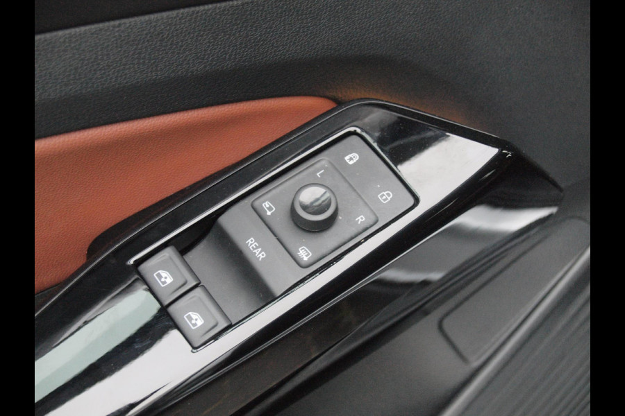 Volkswagen ID.4 Business 77 kWh | Camera | Trekhaak | IQ. LIGHT | Sfeerverlichting | Apple Carplay | NL-Auto |