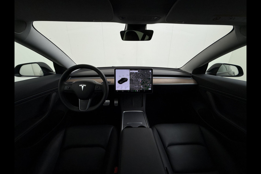 Tesla Model 3 Performance AWD 513PK Facelift Warmtepomp Lmv 20" Panoramadak Adap.Cruise Elek.Verwarmde Stoelen+Memory Inductieladen Navi Camer SOH 85.6% Led Pdc Privacy Glas Elek.Achterklep Keyless 4WD Fabrieksgarantie op Accu en Motor tot 18-02-2029/192.000KM