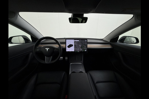 Tesla Model 3 Performance AWD 513PK Facelift Warmtepomp Lmv 20" Panoramadak Adap.Cruise Elek.Verwarmde Stoelen+Memory Inductieladen Navi Camer SOH 85.6% Led Pdc Privacy Glas Elek.Achterklep Keyless 4WD Fabrieksgarantie op Accu en Motor tot 18-02-2029/192.000KM