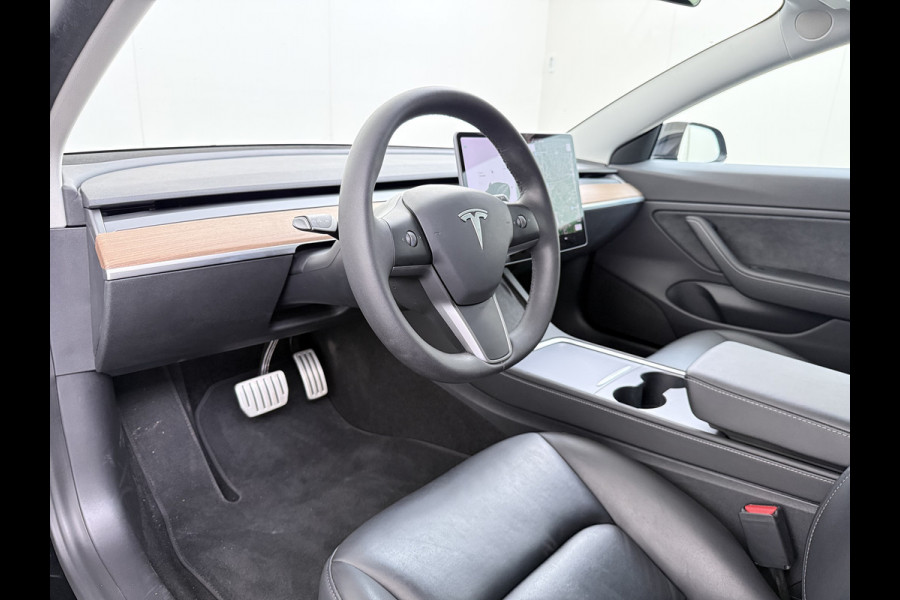 Tesla Model 3 Performance AWD 513PK Facelift Warmtepomp Lmv 20" Panoramadak Adap.Cruise Elek.Verwarmde Stoelen+Memory Inductieladen Navi Camer SOH 85.6% Led Pdc Privacy Glas Elek.Achterklep Keyless 4WD Fabrieksgarantie op Accu en Motor tot 18-02-2029/192.000KM