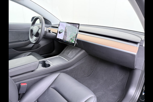 Tesla Model 3 Performance AWD 513PK Facelift Warmtepomp Lmv 20" Panoramadak Adap.Cruise Elek.Verwarmde Stoelen+Memory Inductieladen Navi Camer SOH 85.6% Led Pdc Privacy Glas Elek.Achterklep Keyless 4WD Fabrieksgarantie op Accu en Motor tot 18-02-2029/192.000KM