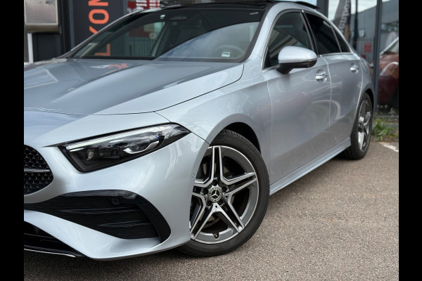 Mercedes-Benz A-Klasse 180 AMG Line | Pano | Sfeer | Airco | Cruise