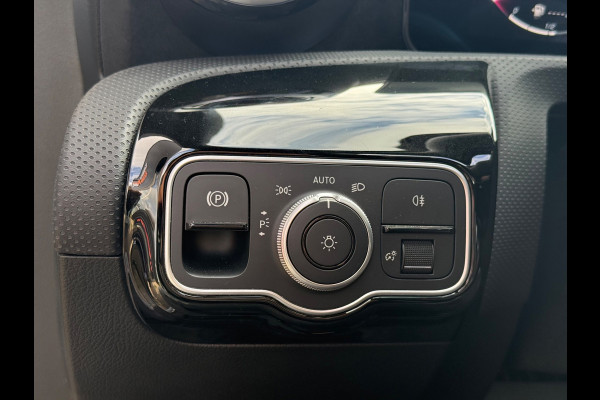 Mercedes-Benz A-Klasse 180 AMG Line | Pano | Sfeer | Airco | Cruise