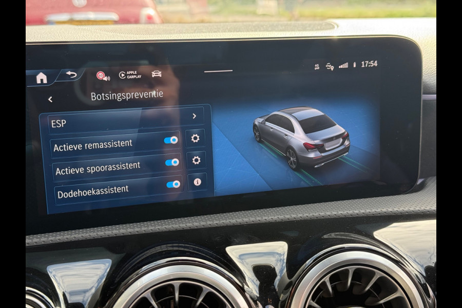 Mercedes-Benz A-Klasse 180 AMG Line | Pano | Sfeer | Airco | Cruise