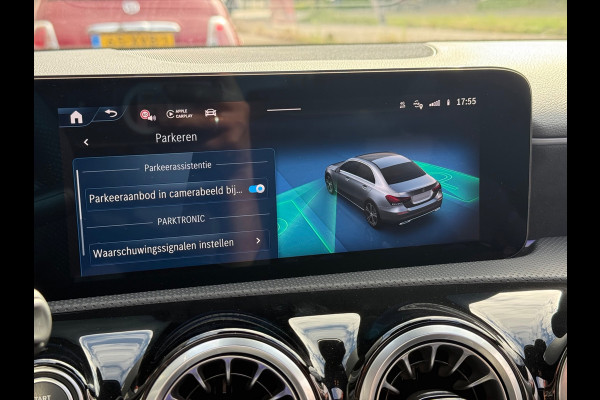 Mercedes-Benz A-Klasse 180 AMG Line | Pano | Sfeer | Airco | Cruise