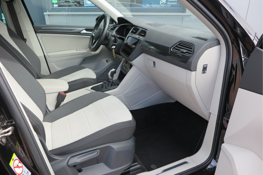 Volkswagen Tiguan 1.4 TSI eHybrid Elegance 245pk DSG ,Led matrix,Virtual cockpit,Trekhaak,Stoelverwarming, Led, DAB+ , PDC, LMV Stuurwiel verwarmd, Carplay etc .