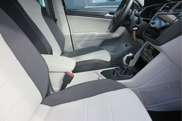 Volkswagen Tiguan 1.4 TSI eHybrid Elegance 245pk DSG ,Led matrix,Virtual cockpit,Trekhaak,Stoelverwarming, Led, DAB+ , PDC, LMV Stuurwiel verwarmd, Carplay etc .