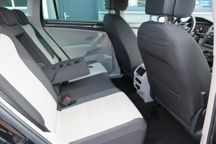 Volkswagen Tiguan 1.4 TSI eHybrid Elegance 245pk DSG ,Led matrix,Virtual cockpit,Trekhaak,Stoelverwarming, Led, DAB+ , PDC, LMV Stuurwiel verwarmd, Carplay etc .