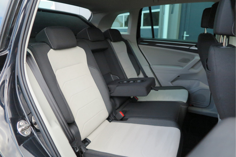 Volkswagen Tiguan 1.4 TSI eHybrid Elegance 245pk DSG ,Led matrix,Virtual cockpit,Trekhaak,Stoelverwarming, Led, DAB+ , PDC, LMV Stuurwiel verwarmd, Carplay etc .