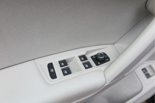 Volkswagen Tiguan 1.4 TSI eHybrid Elegance 245pk DSG ,Led matrix,Virtual cockpit,Trekhaak,Stoelverwarming, Led, DAB+ , PDC, LMV Stuurwiel verwarmd, Carplay etc .
