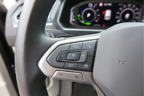 Volkswagen Tiguan 1.4 TSI eHybrid Elegance 245pk DSG ,Led matrix,Virtual cockpit,Trekhaak,Stoelverwarming, Led, DAB+ , PDC, LMV Stuurwiel verwarmd, Carplay etc .