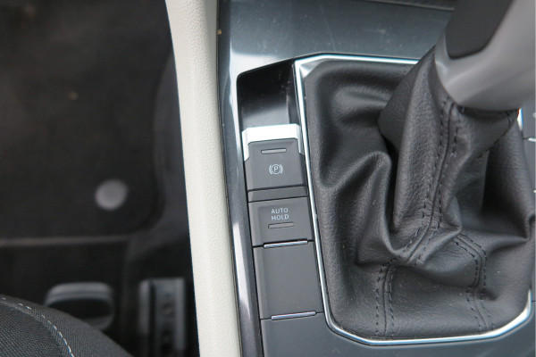 Volkswagen Tiguan 1.4 TSI eHybrid Elegance 245pk DSG ,Led matrix,Virtual cockpit,Trekhaak,Stoelverwarming, Led, DAB+ , PDC, LMV Stuurwiel verwarmd, Carplay etc .