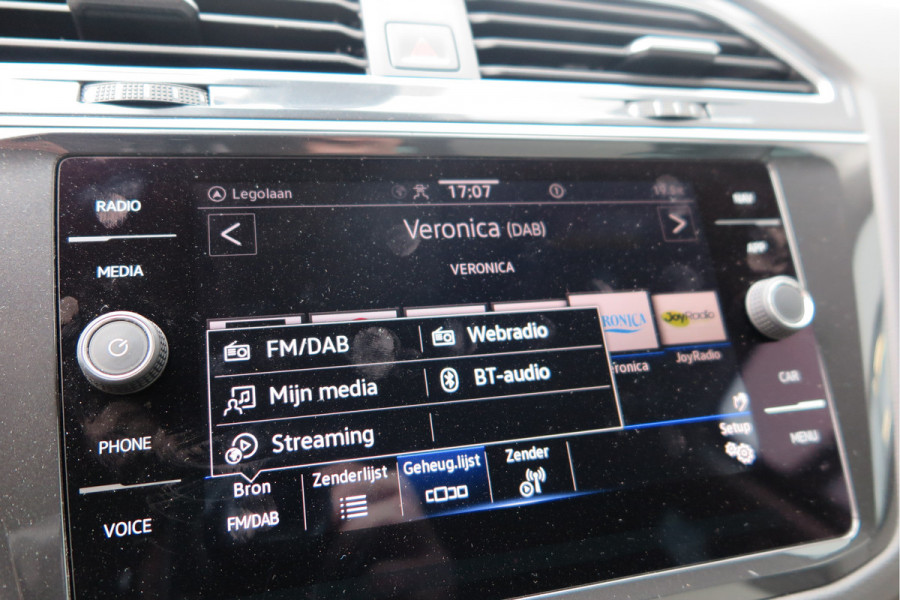 Volkswagen Tiguan 1.4 TSI eHybrid Elegance 245pk DSG ,Led matrix,Virtual cockpit,Trekhaak,Stoelverwarming, Led, DAB+ , PDC, LMV Stuurwiel verwarmd, Carplay etc .