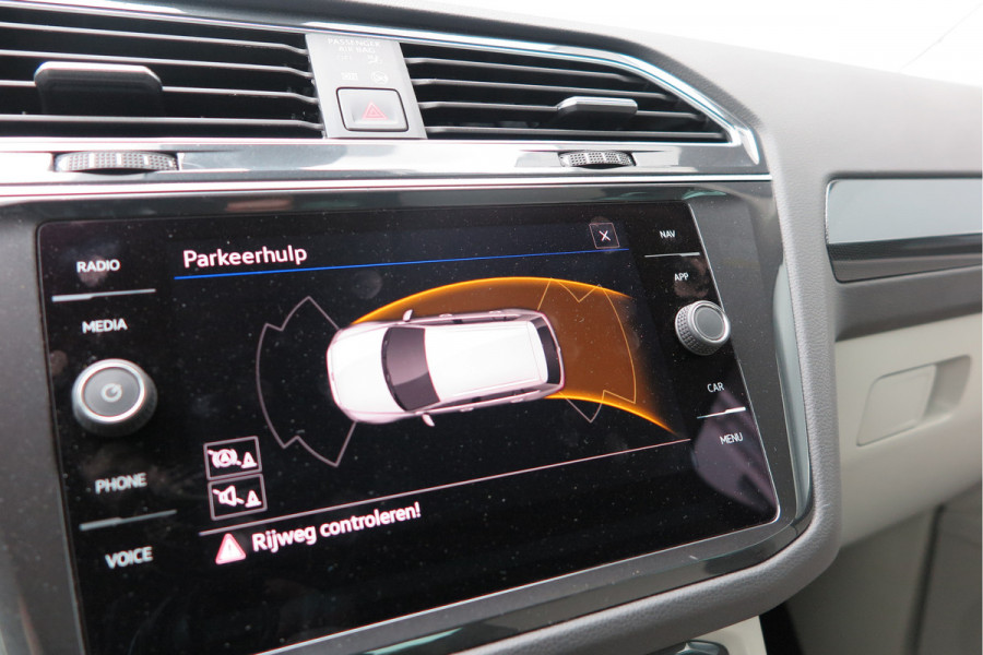 Volkswagen Tiguan 1.4 TSI eHybrid Elegance 245pk DSG ,Led matrix,Virtual cockpit,Trekhaak,Stoelverwarming, Led, DAB+ , PDC, LMV Stuurwiel verwarmd, Carplay etc .