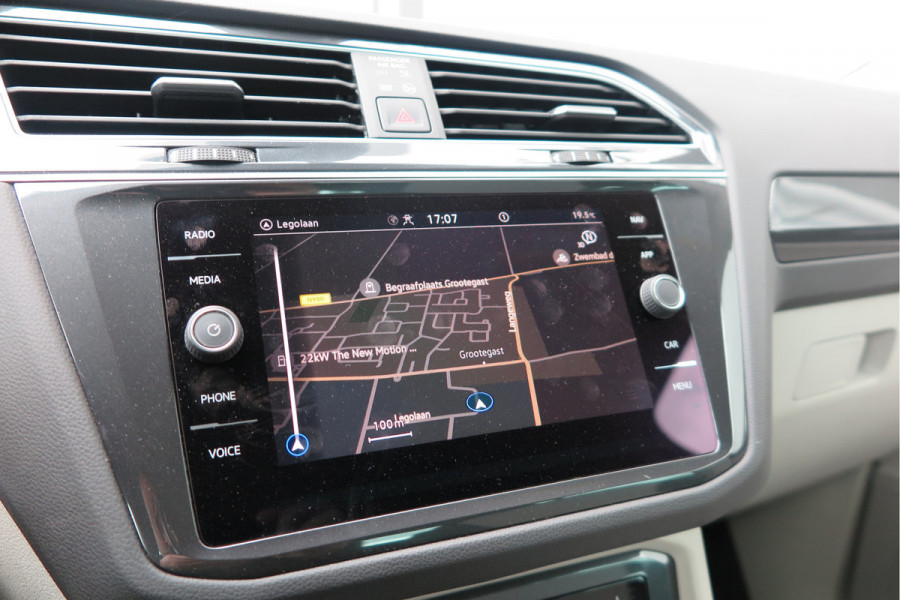 Volkswagen Tiguan 1.4 TSI eHybrid Elegance 245pk DSG ,Led matrix,Virtual cockpit,Trekhaak,Stoelverwarming, Led, DAB+ , PDC, LMV Stuurwiel verwarmd, Carplay etc .