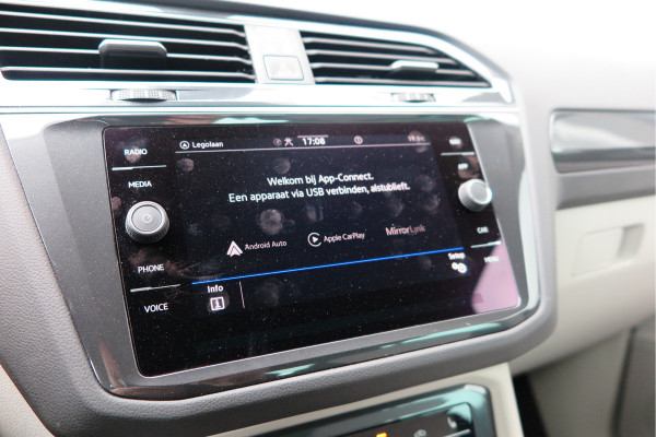 Volkswagen Tiguan 1.4 TSI eHybrid Elegance 245pk DSG ,Led matrix,Virtual cockpit,Trekhaak,Stoelverwarming, Led, DAB+ , PDC, LMV Stuurwiel verwarmd, Carplay etc .