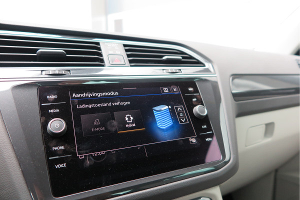 Volkswagen Tiguan 1.4 TSI eHybrid Elegance 245pk DSG ,Led matrix,Virtual cockpit,Trekhaak,Stoelverwarming, Led, DAB+ , PDC, LMV Stuurwiel verwarmd, Carplay etc .