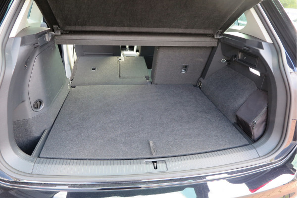 Volkswagen Tiguan 1.4 TSI eHybrid Elegance 245pk DSG ,Led matrix,Virtual cockpit,Trekhaak,Stoelverwarming, Led, DAB+ , PDC, LMV Stuurwiel verwarmd, Carplay etc .