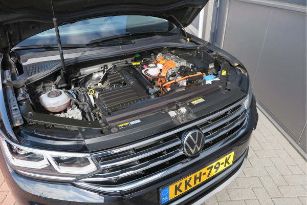Volkswagen Tiguan 1.4 TSI eHybrid Elegance 245pk DSG ,Led matrix,Virtual cockpit,Trekhaak,Stoelverwarming, Led, DAB+ , PDC, LMV Stuurwiel verwarmd, Carplay etc .