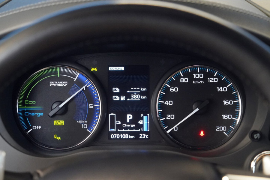 Mitsubishi Outlander 2.4 PHEV S-Edition / 70dkm NAP / NL-Auto / Schuifdak / Trekhaak / Leder / Camera