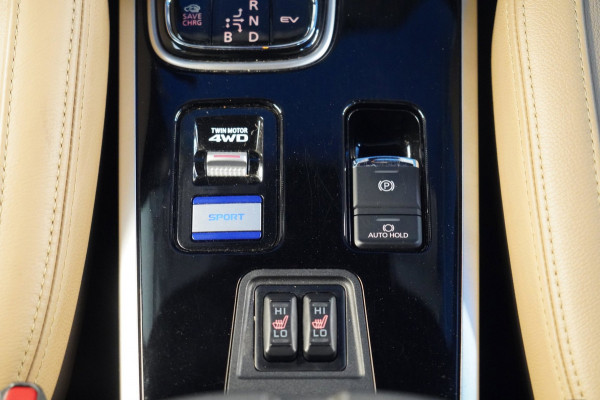Mitsubishi Outlander 2.4 PHEV S-Edition / 70dkm NAP / NL-Auto / Schuifdak / Trekhaak / Leder / Camera