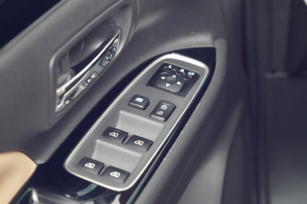 Mitsubishi Outlander 2.4 PHEV S-Edition / 70dkm NAP / NL-Auto / Schuifdak / Trekhaak / Leder / Camera