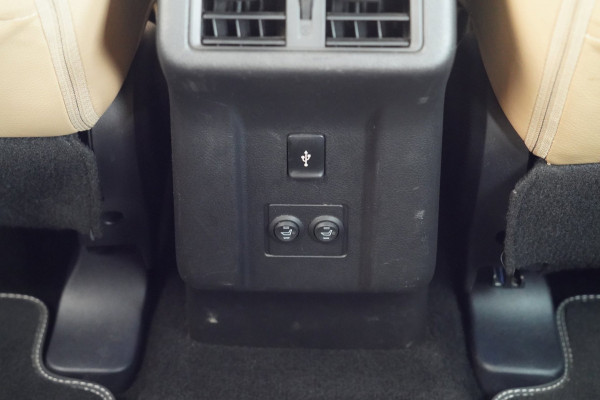 Mitsubishi Outlander 2.4 PHEV S-Edition / 70dkm NAP / NL-Auto / Schuifdak / Trekhaak / Leder / Camera