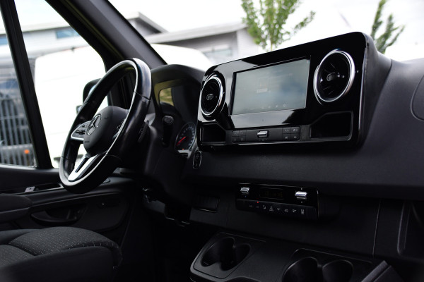 Mercedes-Benz Sprinter 319 3.0 CDI L2H2 DC Black Edition MARGE! Adaptieve Cruise, Camera, LED, Carplay, Standkachel, 10,5'' Mbux, Automaat, 3500kg Trekhaak, Uniek!