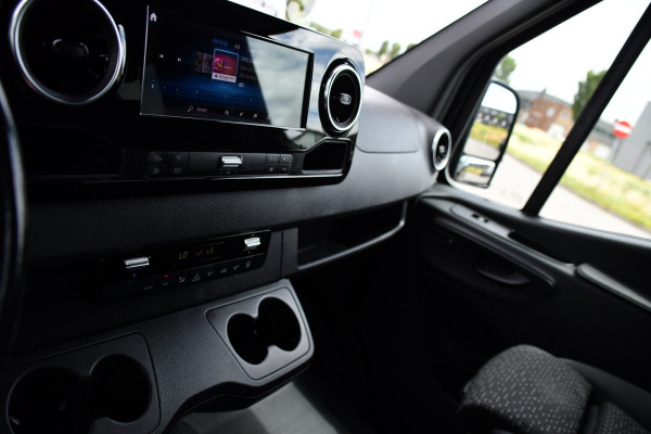 Mercedes-Benz Sprinter 319 3.0 CDI L2H2 DC Black Edition MARGE! Adaptieve Cruise, Camera, LED, Carplay, Standkachel, 10,5'' Mbux, Automaat, 3500kg Trekhaak, Uniek!