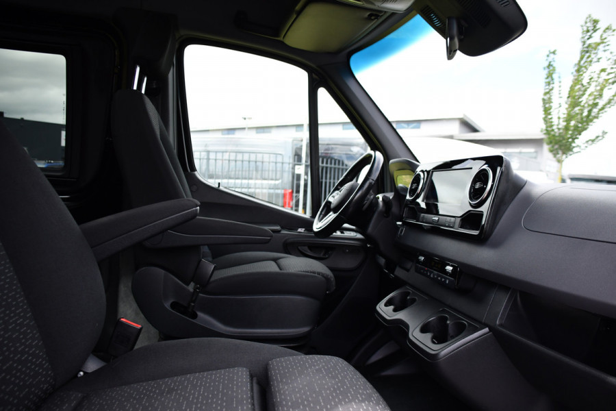 Mercedes-Benz Sprinter 319 3.0 CDI L2H2 DC Black Edition MARGE! Adaptieve Cruise, Camera, LED, Carplay, Standkachel, 10,5'' Mbux, Automaat, 3500kg Trekhaak, Uniek!
