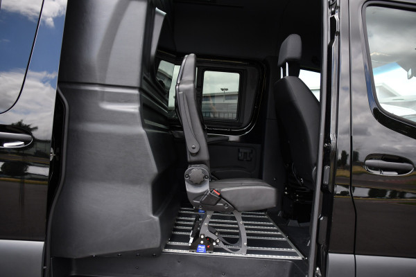 Mercedes-Benz Sprinter 319 3.0 CDI L2H2 DC Black Edition MARGE! Adaptieve Cruise, Camera, LED, Carplay, Standkachel, 10,5'' Mbux, Automaat, 3500kg Trekhaak, Uniek!