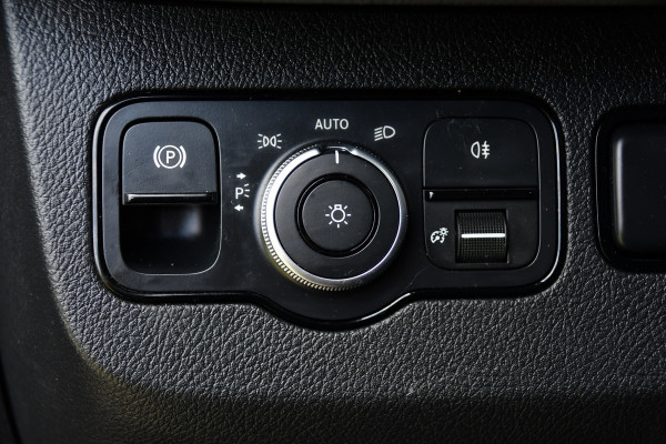 Mercedes-Benz Sprinter 319 3.0 CDI L2H2 DC Black Edition MARGE! Adaptieve Cruise, Camera, LED, Carplay, Standkachel, 10,5'' Mbux, Automaat, 3500kg Trekhaak, Uniek!