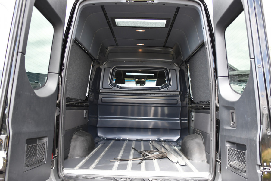 Mercedes-Benz Sprinter 319 3.0 CDI L2H2 DC Black Edition MARGE! Adaptieve Cruise, Camera, LED, Carplay, Standkachel, 10,5'' Mbux, Automaat, 3500kg Trekhaak, Uniek!