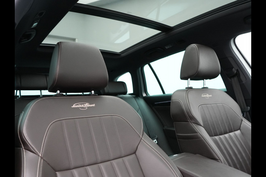 Škoda Superb Combi 1.4 TSI iV Laurin & Klement PHEV 218pk Dealer O.H. | Trekhaak Af Fabriek | Panodak | Adaptive Cruise | Camera | Lederen Comfortstoelen Memory & Ventilatie | Sfeerverlichting | Stoelen & Stuur Verwarmd | Keyless | Blis | Crystal LED | Plug In Hybrid |