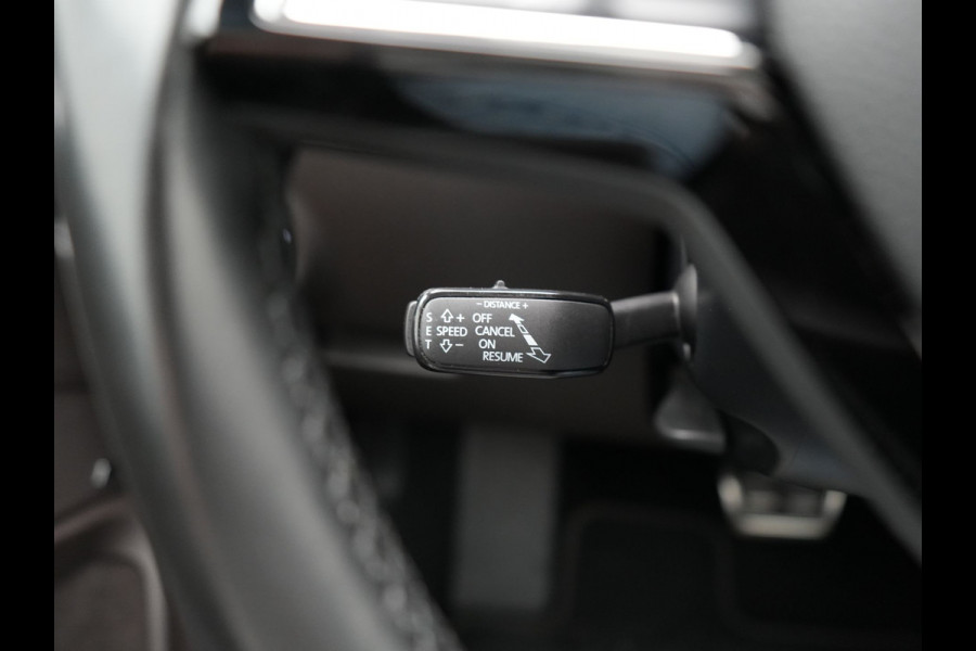 Škoda Superb Combi 1.4 TSI iV Laurin & Klement PHEV 218pk Dealer O.H. | Trekhaak Af Fabriek | Panodak | Adaptive Cruise | Camera | Lederen Comfortstoelen Memory & Ventilatie | Sfeerverlichting | Stoelen & Stuur Verwarmd | Keyless | Blis | Crystal LED | Plug In Hybrid |