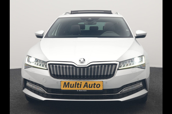 Škoda Superb Combi 1.4 TSI iV Laurin & Klement PHEV 218pk Dealer O.H. | Trekhaak Af Fabriek | Panodak | Adaptive Cruise | Camera | Lederen Comfortstoelen Memory & Ventilatie | Sfeerverlichting | Stoelen & Stuur Verwarmd | Keyless | Blis | Crystal LED | Plug In Hybrid |