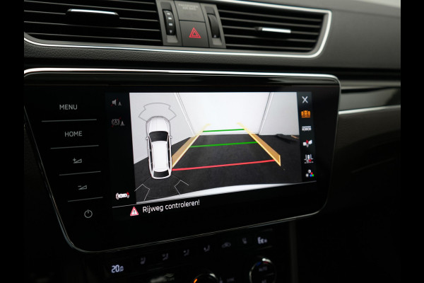 Škoda Superb Combi 1.4 TSI iV Laurin & Klement PHEV 218pk Dealer O.H. | Trekhaak Af Fabriek | Panodak | Adaptive Cruise | Camera | Lederen Comfortstoelen Memory & Ventilatie | Sfeerverlichting | Stoelen & Stuur Verwarmd | Keyless | Blis | Crystal LED | Plug In Hybrid |