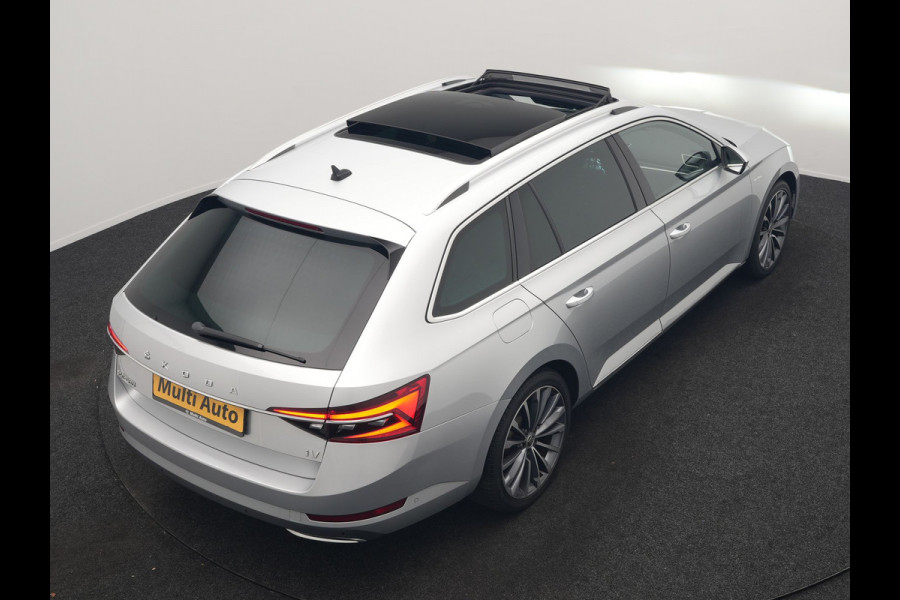 Škoda Superb Combi 1.4 TSI iV Laurin & Klement PHEV 218pk Dealer O.H. | Trekhaak Af Fabriek | Panodak | Adaptive Cruise | Camera | Lederen Comfortstoelen Memory & Ventilatie | Sfeerverlichting | Stoelen & Stuur Verwarmd | Keyless | Blis | Crystal LED | Plug In Hybrid |