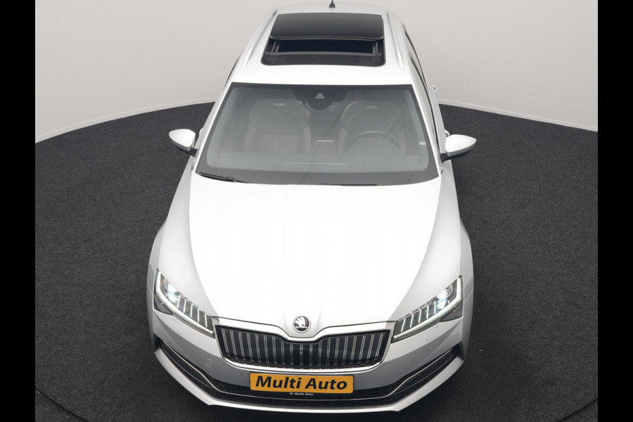 Škoda Superb Combi 1.4 TSI iV Laurin & Klement PHEV 218pk Dealer O.H. | Trekhaak Af Fabriek | Panodak | Adaptive Cruise | Camera | Lederen Comfortstoelen Memory & Ventilatie | Sfeerverlichting | Stoelen & Stuur Verwarmd | Keyless | Blis | Crystal LED | Plug In Hybrid |